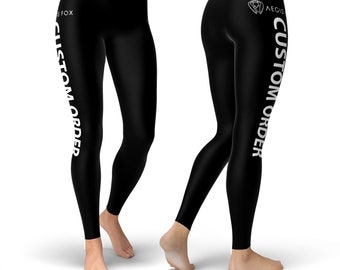Legging met aangepaste tekst – zwarte logoprint op zijkant – gepersonaliseerde yogabroek voor dames