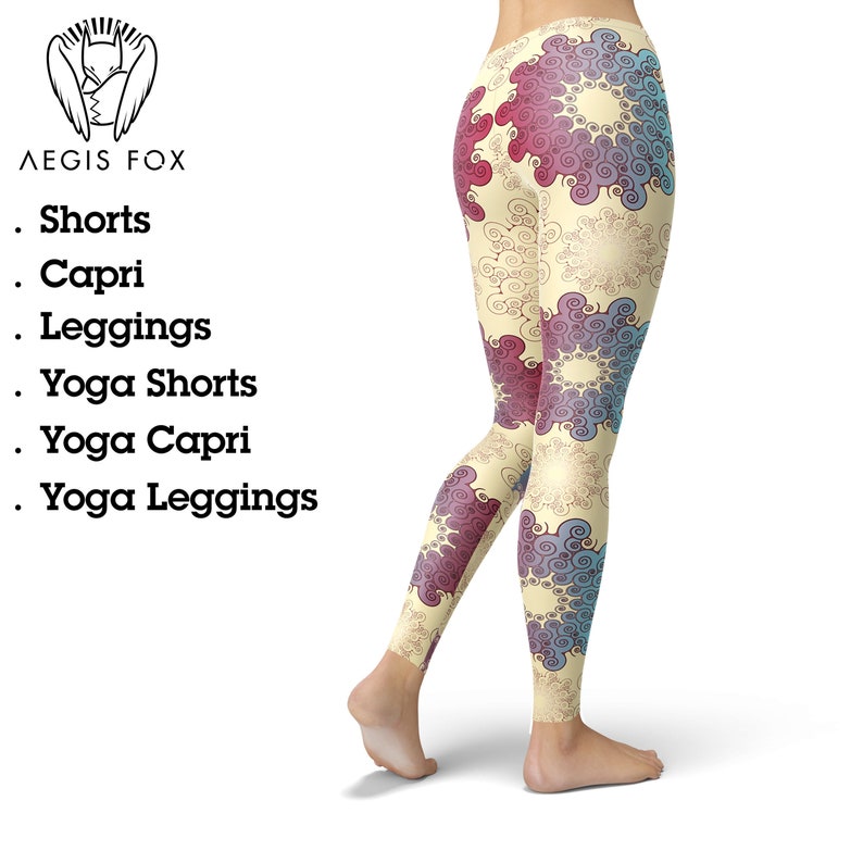 K&ouml;nnte beinhalten: Eine Leggings mit einem farbenfrohen abstrakten Muster mit Wirbeln und floralen Designs in Rosa-, Blau- und Lilat&ouml;nen auf cremefarbenem Hintergrund. Die Leggings ist von hinten zu sehen.