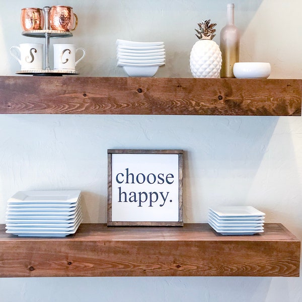 Un estante flotante, estante flotante, estante de madera, estantería abierta, estante de cocina, estante de baño, estantería, estante, estantes