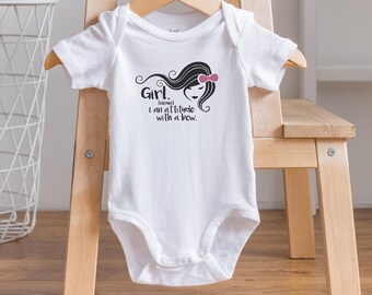 Lustiges Mädchen-Kinder-T-Shirt: Haltung mit Schleife