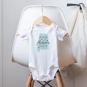 Someone In Alabama Loves Me Onesie®, Alabama Baby, Long Distance Gift, Baby Shower Gift, Love Baby Onesie®, Alabama Baby Clothes, Unisex