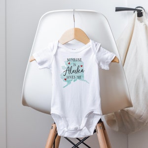 Someone in Alaska Loves Me Onesie®, Alaska Baby Onesie®, Long Distance Baby Shower, State Baby Gift, Baby Shower Gift, New Baby Gift