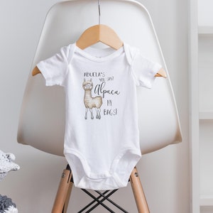 Abuela Onesie®, Abuela Onesie, Regalo de abuela, Mi abuela me ama Onesie, Revelación de embarazo a la abuela, Regalo de baby shower, Onesie® español