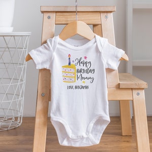 Alles Gute zum Geburtstag Mama Onesie®, Mama Geburtstag Onesie®, Mama-Babykleidung, Geburtstagsgeschenk Onesie®, Unisex-Babykleidung, Mama Onesie®