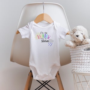 Tutina Rainbow After The Storm®, Tutina Rainbow Baby®, Tutina Miracle Baby®, Vestitini carini per neonati, Vestitini Rainbow Baby, Regalo per Baby Shower