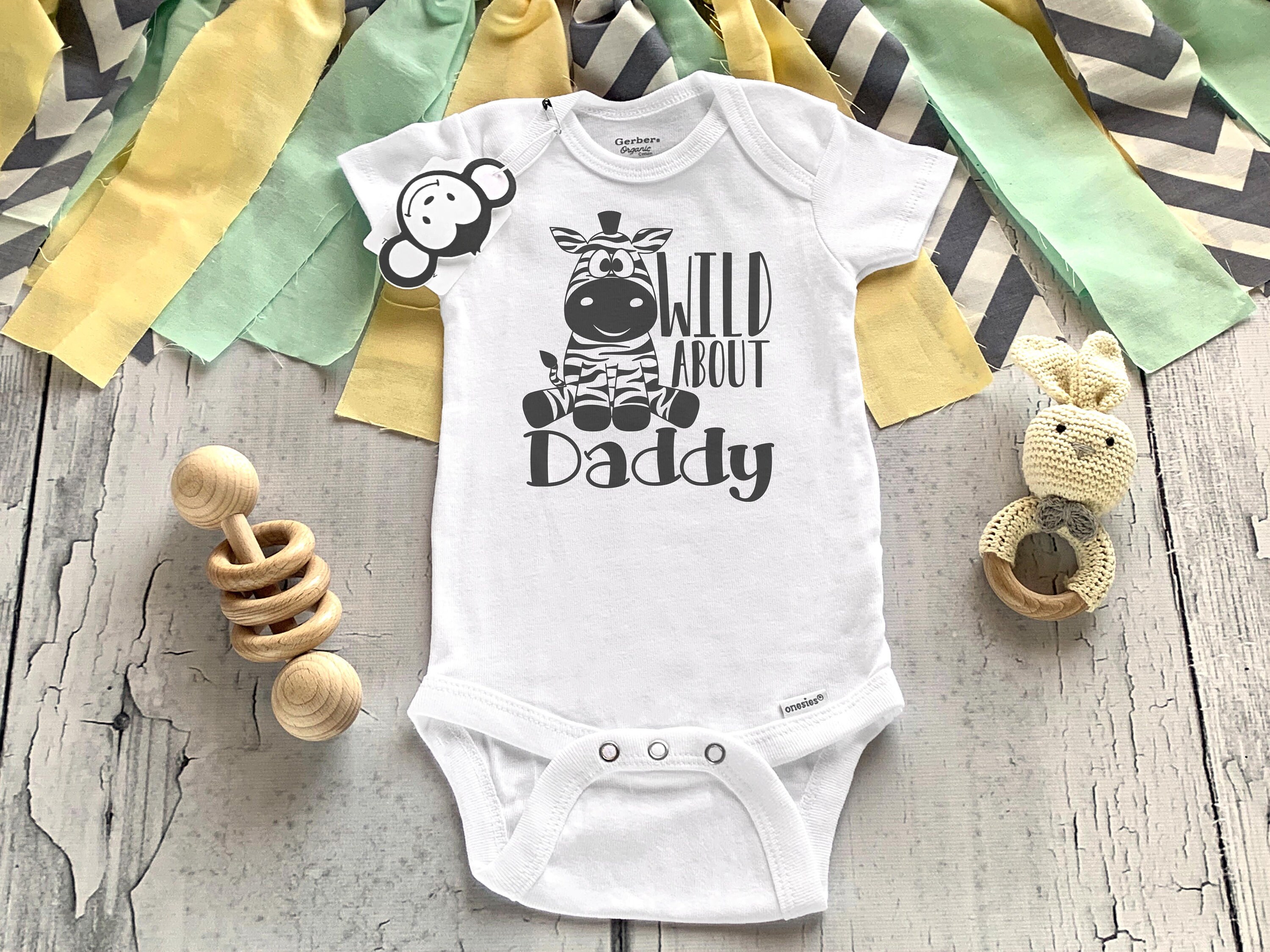 I Love Daddy Onesie Daddy Baby Onesie Daddy Loves Me Onesie Baby Shower Gift Daddy Baby Outfit New Dad Gift Dad Baby Announcement