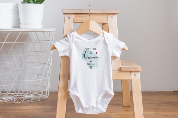 Someone in Wisconsin Loves Me Onesie®, Wisconsin Onesie®,  Long Distance Baby Shower, State Baby Gift, Baby Shower Gift, I am Loved