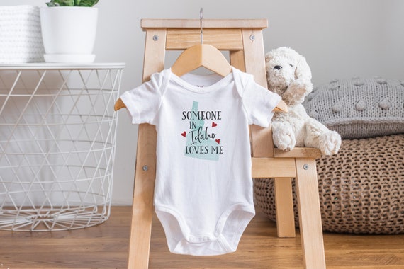 Someone in Idaho Loves Me Onesie®, Idaho Onesie®, Long Distance Baby Shower, State Baby Gift, Baby Shower Gift, I am Loved