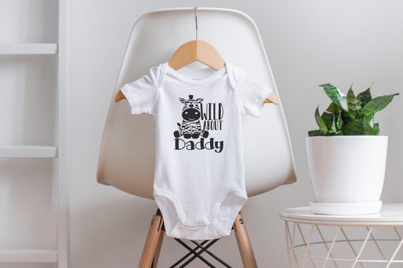 I Love Daddy Onesie®, Daddy Baby Onesie®, Daddy Loves Me Onesie®, Baby Shower Gift, Daddy Baby Outfit, New Dad Gift, Dad Baby Announcement