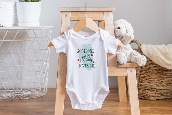 Someone in Illinois Loves Me Onesie®, Illinois Onesie®, Long Distance Baby Shower, State Baby Gift, Baby Shower Gift, I am Loved