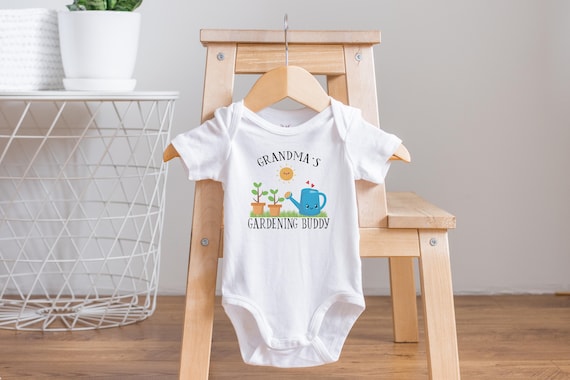 Grandma Onesie®, Grandma Baby Outfit, Pregnancy Announcement, Grandma Baby gift, Baby Shower Gift, I love Grandma Shirt, Going to Grandma's