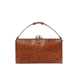 Pochette de piel repujada con estampado de lagarto