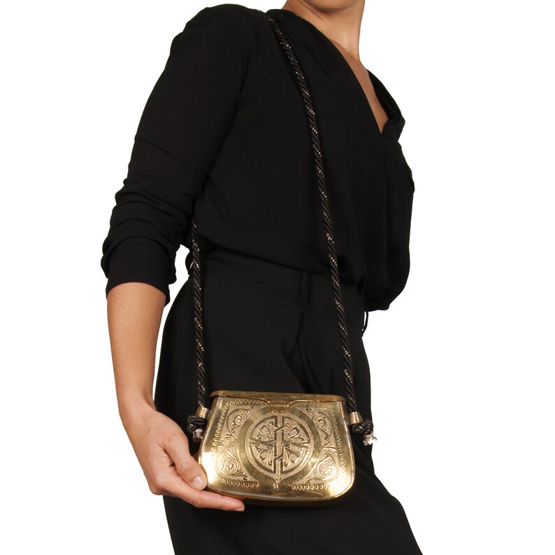 Box clutch in golden brass