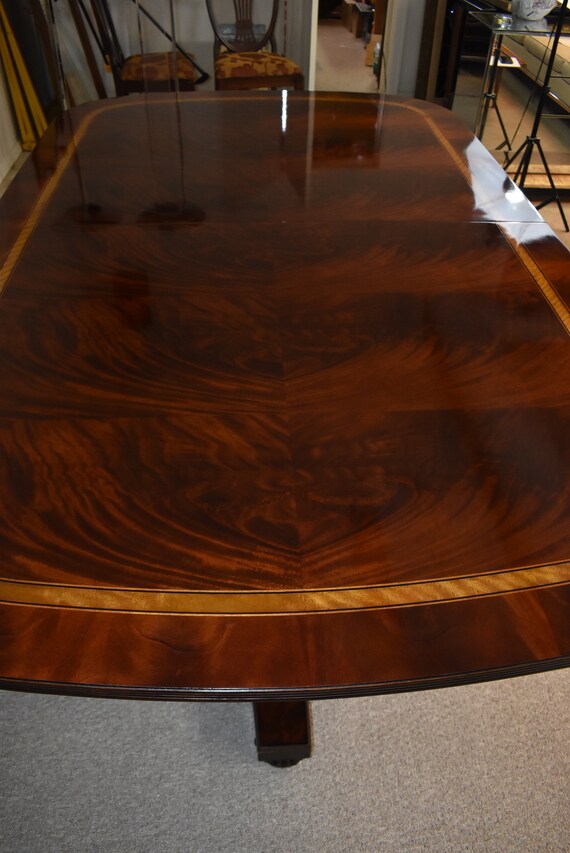 Henredon Natchez Collection Mahogany Banded Dining Room