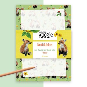 May include: A yellow and green notepad with a fox illustration and the text "Notitie blok" and "Kaartje van Kооsje print 'Vosjes' A5 formaat".