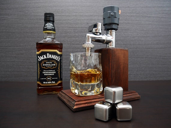 valentine's day gifts for him whiskey