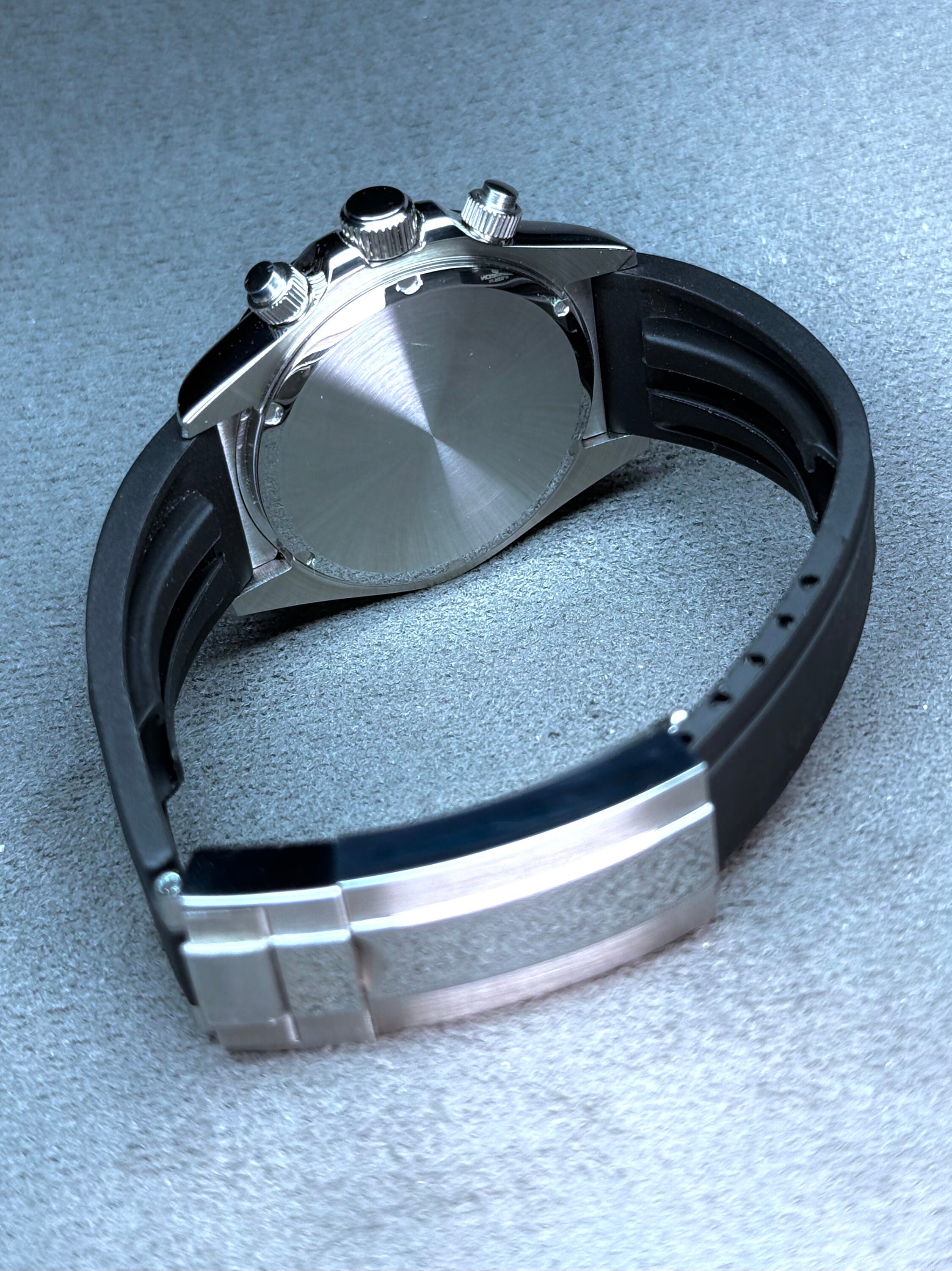 39mm Mod Watch With a Seiko VK63 Quartz Movement. 60m Water Resistant