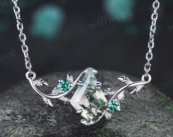 Collana con ciondolo unico a forma di foglia attorcigliata in agata verde aquilone, ispirata alla natura, con tre pietre di smeraldo, regalo di anniversario per la mamma.