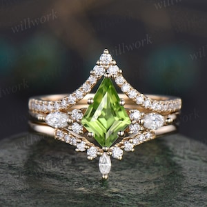 3pcs kite cut peridot engagement ring set 14k yellow gold art deco unique wedding bridal ring set moissanite ring for women fine jewelry
