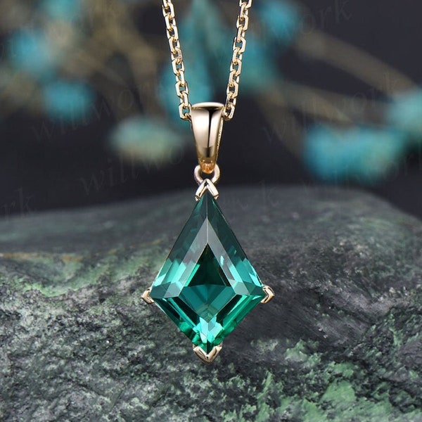 Gold Emerald Pendant - Etsy