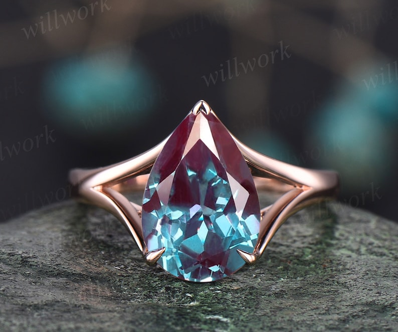 Vintage pear shaped alexandrite ring rose gold solitaire unique engagement ring 14k rose gold split shank promise bridal wedding ring women image 1