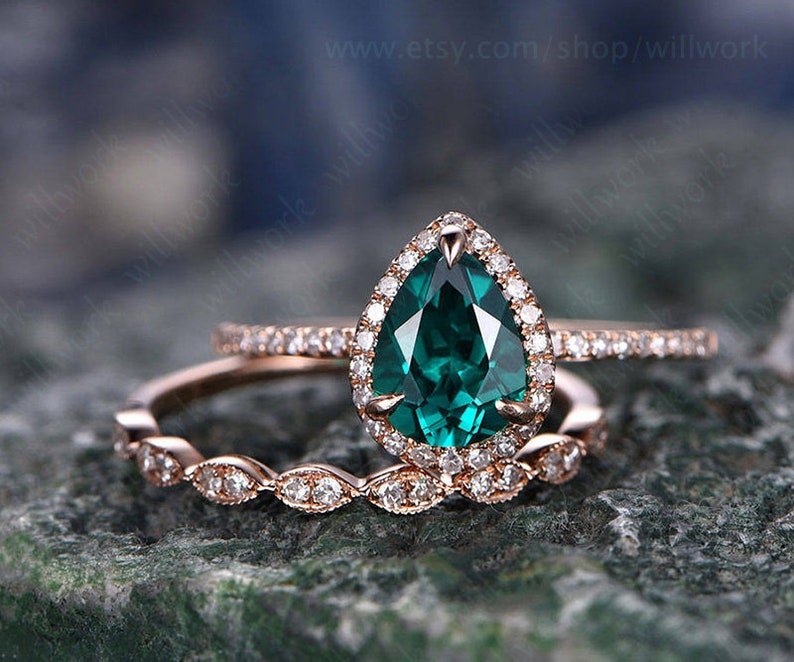 Green emerald engagement ring set rose gold emerald ring vintage diamond halo ring May birthstone ring 2pcs wedding ring set promise ring image 2
