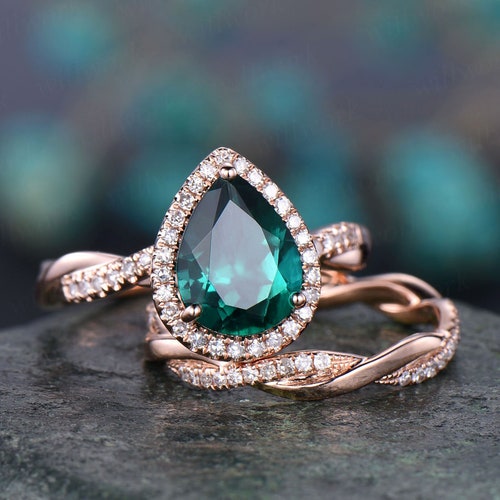 2PCS Pear Shaped Emerald Engagement Ring Set Vintage White | Etsy
