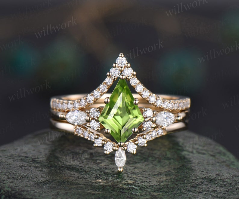 3pcs kite cut peridot engagement ring set 14k yellow gold art deco unique wedding bridal ring set moissanite ring for women fine jewelry 3pc ring set