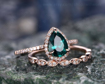 Green emerald engagement ring set rose gold emerald ring vintage diamond halo ring May birthstone ring 2pcs wedding ring set promise ring