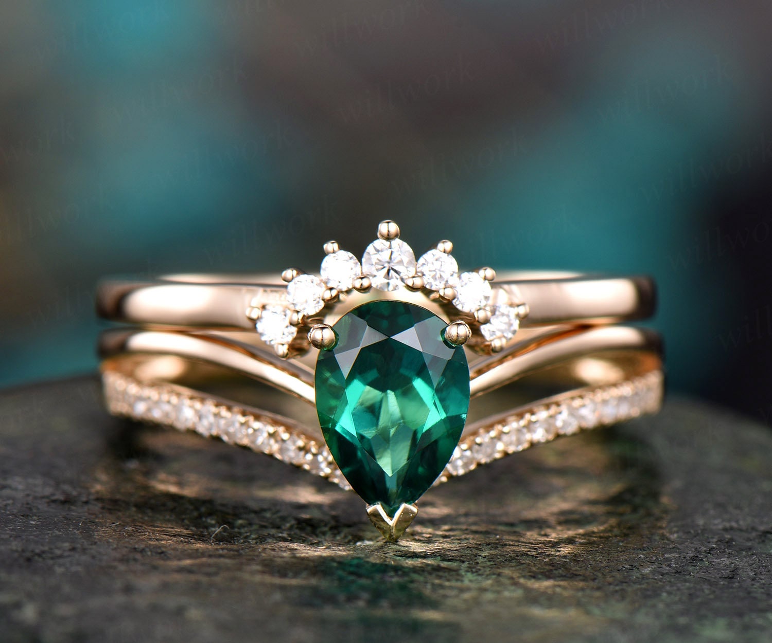 Unique Emerald Wedding Ring Set Oval Cut Emerald Women Anniversary Ring Set Split Shank Engagement Ring Set 14k Gold Emerald Bridal Ring Set
