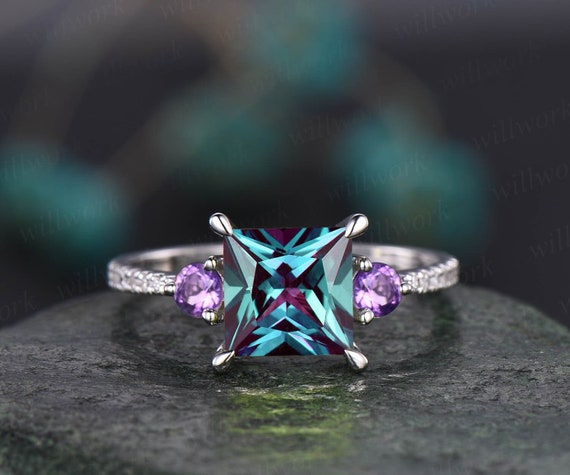 Color-Changing Alexandrite Ring 925 Sterling Silver / White Sapphire A –  TSNjewelry