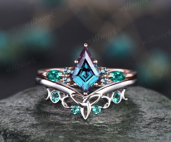 Unique Wedding Ring Set Vintage Alexandrite Engagement Ring Set
