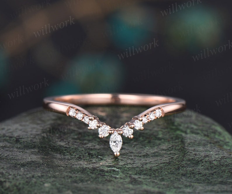 Vintage Curved V shaped diamond wedding band 14k 18k rose gold art deco unique moissanite wedding ring band dainty anniversary ring women image 1