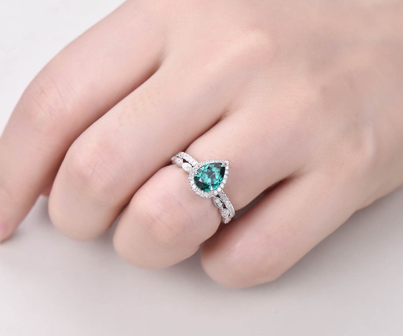 Green emerald engagement ring set rose gold emerald ring vintage diamond halo ring May birthstone ring 2pcs wedding ring set promise ring image 8