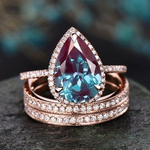 Vintage pear shaped Alexandrite ring set unique Alexandrite engagement ring set rose gold Milgrain diamond halo ring wedding ring set women