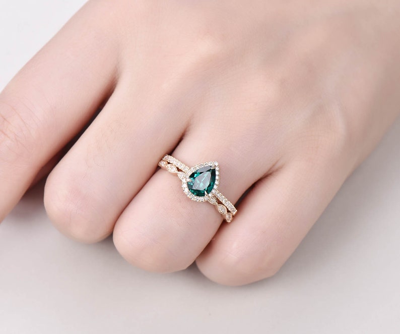 Green emerald engagement ring set rose gold emerald ring vintage diamond halo ring May birthstone ring 2pcs wedding ring set promise ring image 7