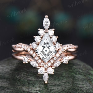 Vintage kite cut moissanite ring gold halo unique engagement ring set art deco curved twisted marquise diamond wedding ring set for women