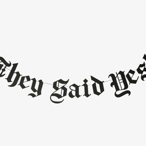 'Please Leave' Banner Im Gothic-Look – Old English Schrift, Perfekt Für Emo-Partys & Deko