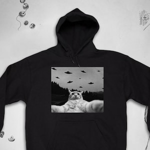 Cat hoodie for Women Men Trendy hoodie Funny Cat Aliens UFO Humor Kitten Design sweatshirt with hood for Teens Gift idea