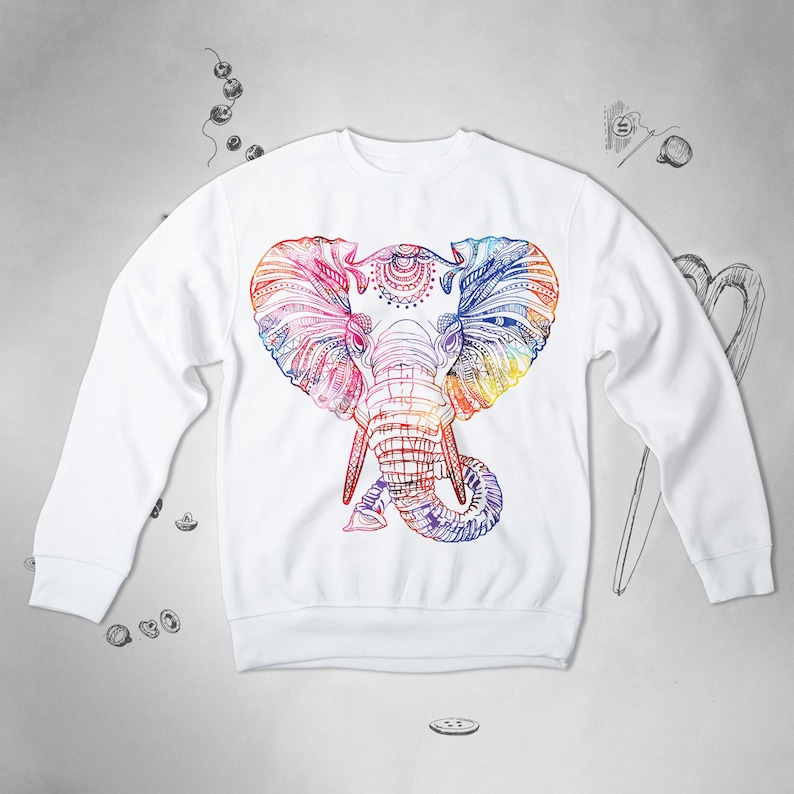 Puede incluir: Sudadera blanca con una ilustraci&oacute;n colorida y detallada de la cabeza de un elefante en la parte delantera.