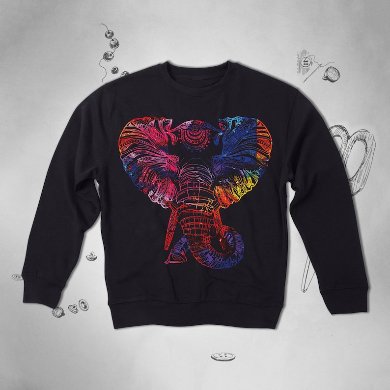 Puede incluir: Sudadera negra con un gr&aacute;fico de elefante colorido y detallado en la parte delantera. El elefante est&aacute; delineado en colores arco&iacute;ris.