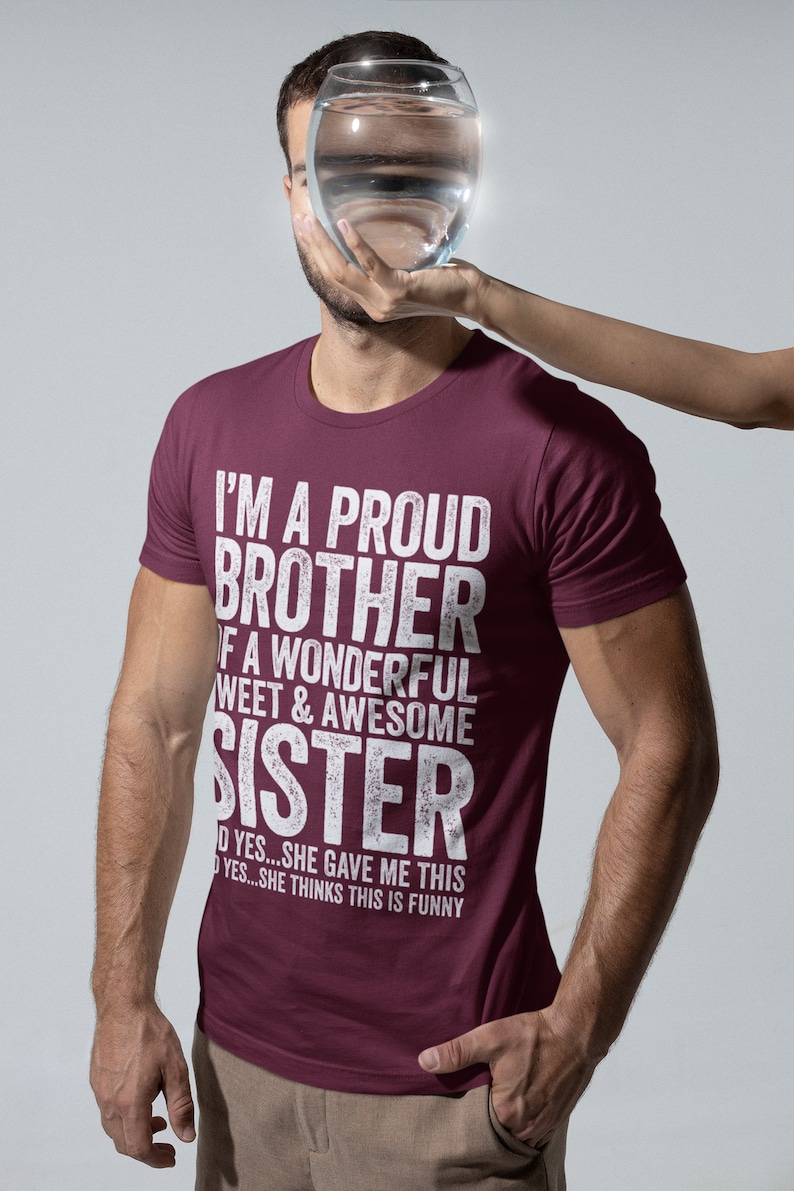 Camiseta "Soy un hermano orgulloso de una hermana maravillosa, dulce e increíble". Divertida camiseta para hombre "El mejor hermano del mundo". Camiseta vintage para el Día del Padre y Navidad. imagen 4