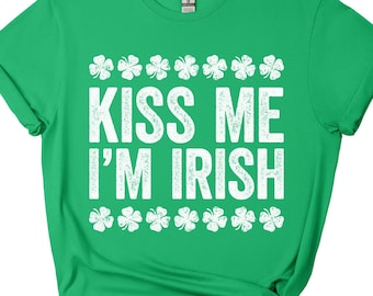 Kiss Me I'm Irish T-Shirt - Unisex Funny Drinking Squad Shirt - Matching Vintage Shenanigator TShirt Gift for St Patrick's Day 2026