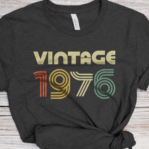 Vintage 1976 T-Shirt - Unisex Women Men Funny Retro Font 49th Birthday Shirt - Vintage 1976 Gift TShirt for BDay Party Christmas