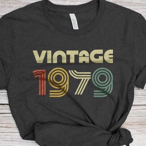 Vintage 1979 T-Shirt - Unisex Women Men Funny Retro Font 46th Birthday Shirt - Vintage 1979 Gift TShirt for BDay Party Christmas