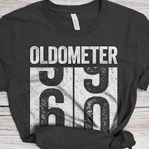 T-shirt Oldometer 60 - T-shirt unisexe drôle 60e anniversaire AF pour homme - Cadeau né en 1965 T-shirt vintage