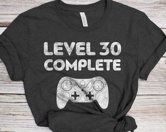 Level 30 Komplettes T-Shirt - Unisex Lustiges Herren 30. Geburtstag Gamer Shirt - Geboren 1993 Gaming Geschenk TShirt zum Vatertag Weihnachten