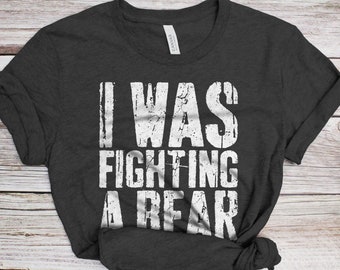 Ik vocht tegen een beer T-shirt - Unisex grappig letsel shirt - Vintage operatie herstel beterschap cadeau TShirt voor verjaardag Kerstmis