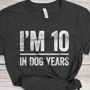 I&#39;m 10 In Dog Years T-Shirt - Unisex Funny 70 AF Mens 70th Birthday Shirt - Dog Lover Born in 1955 Gift Vintage BDay TShirt