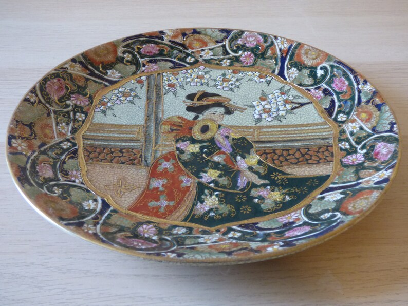 Satsuma plate 10 diameter crackle glaze gilded geisha scene heavy quality oriental decor pottery plate Japanese ceramics famille rose
